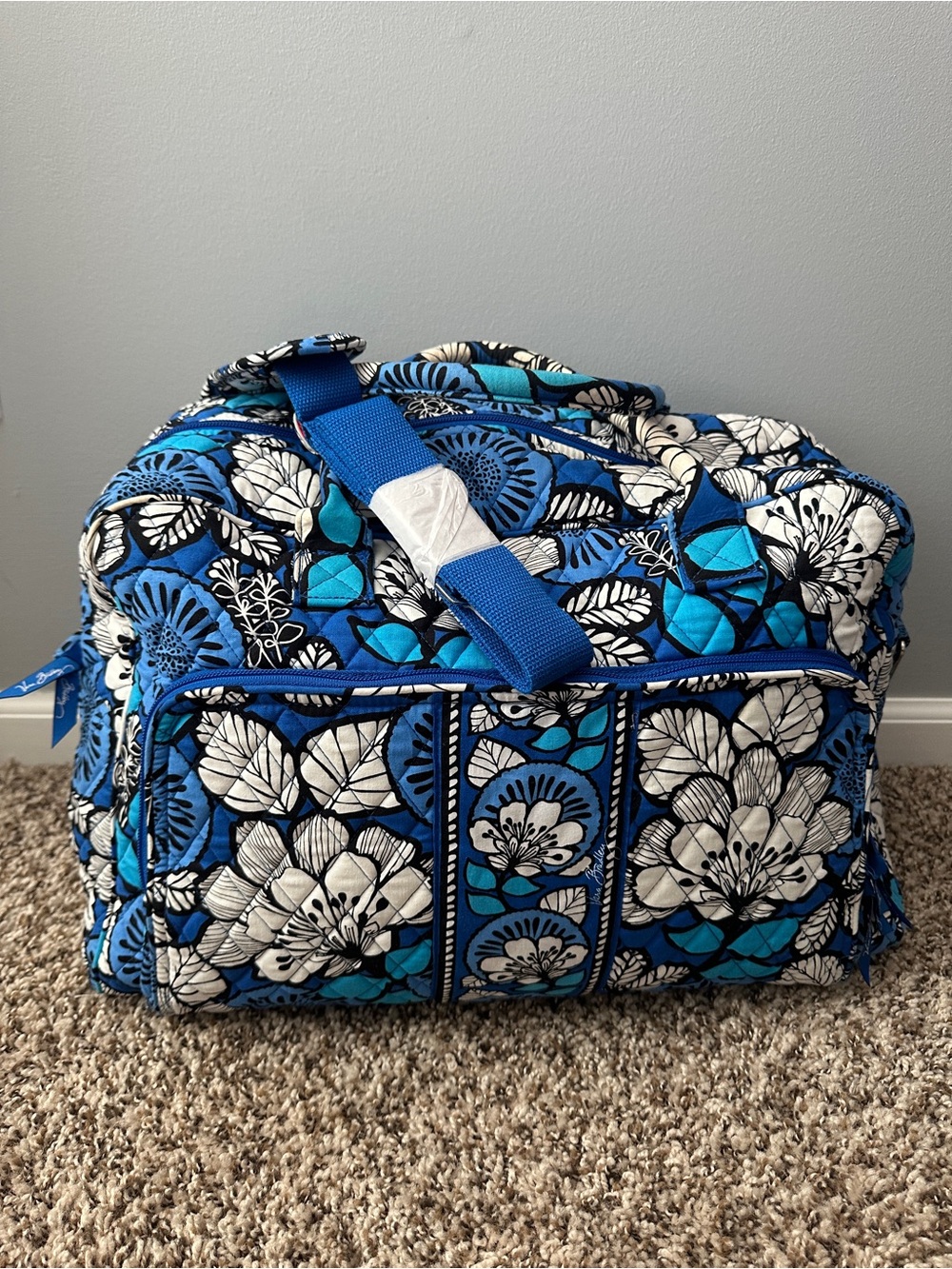 Vera Bradley Blue & White Floral Quilted 5 Piece Travel Bag Set - Picture 6 of 9